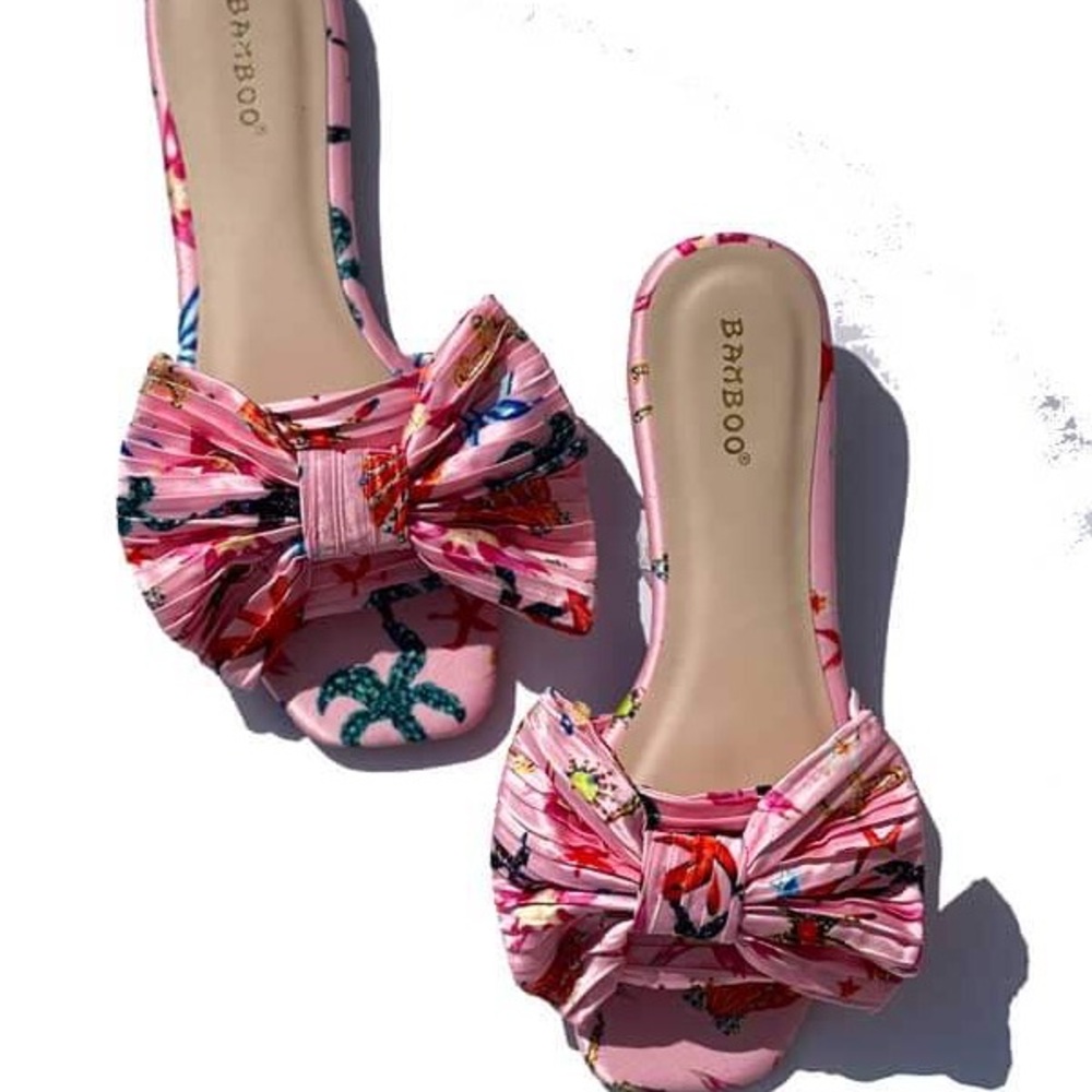 COASTAL PLEATED BOW FLAT SANDAL